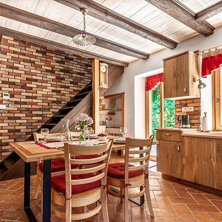 House By The Stream - Happy Rentals Avce Exteriér fotografie